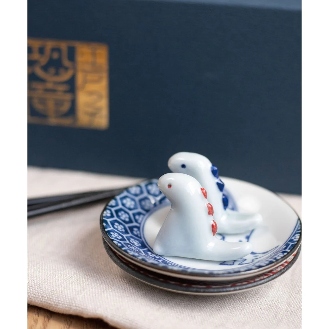 Edokko Dinosaur Small Plate & Chopstick Rest Set - Image 5