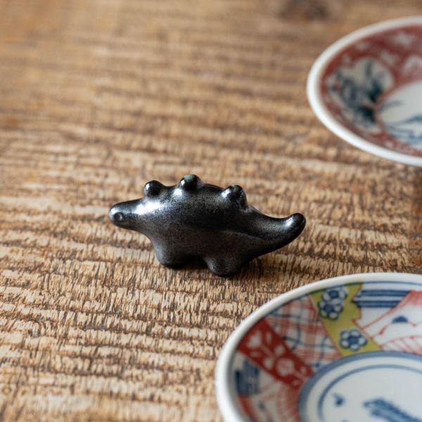 Edokko Stegosaurus Dino Chopstick Rest - Black x Blue - Image 2