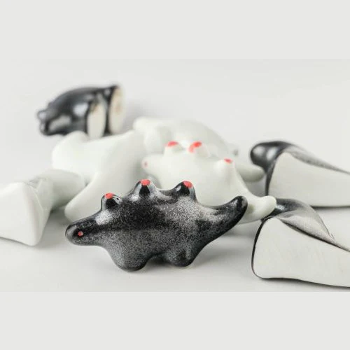 Edokko Stegosaurus Dino Chopstick Rest - Black x Red - Image 5
