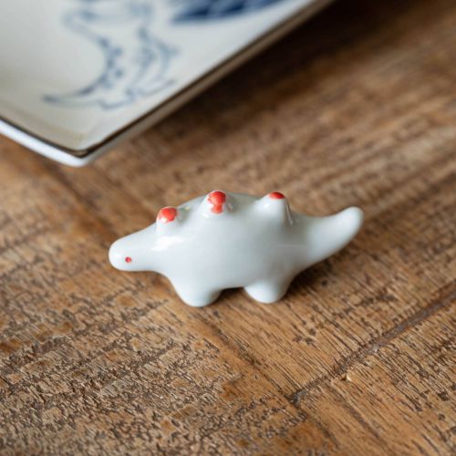 Edokko Stegosaurus Dino Chopstick Rest - White x Red - Image 2
