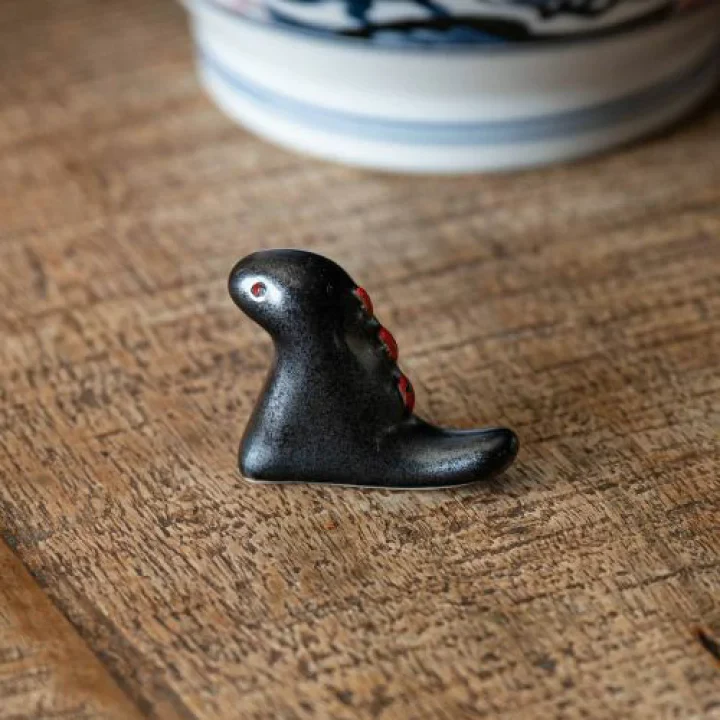 Edokko T-Rex Dino Chopstick Rest - Black x Red - Image 3