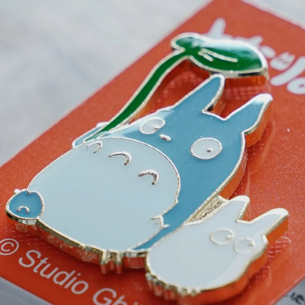 Ensky My Neighbor Totoro Medium & Small Totoro Pin Badge - Image 2