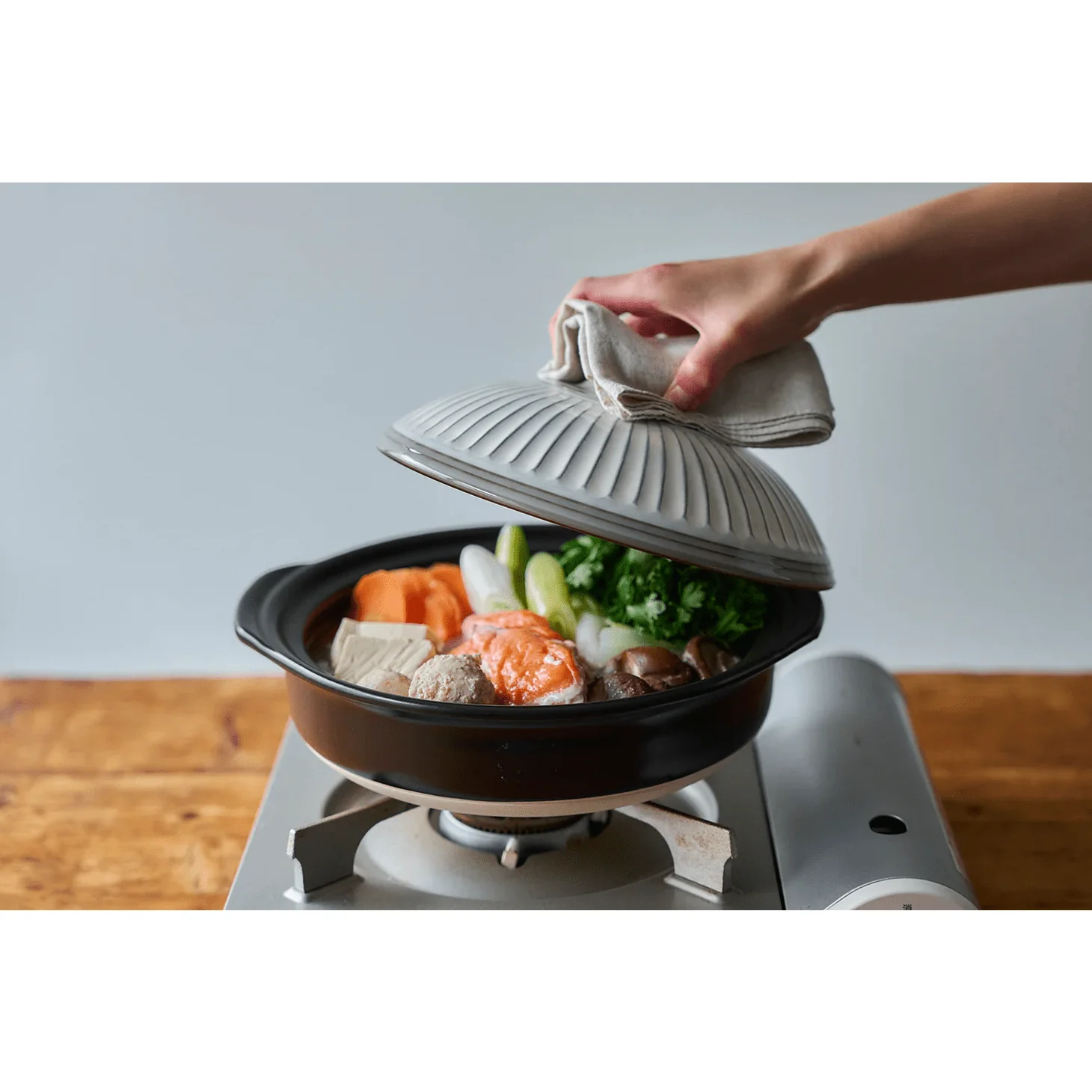 Ginpo Kikka Donabe Clay Pot Size 6 850ml - White - Image 2