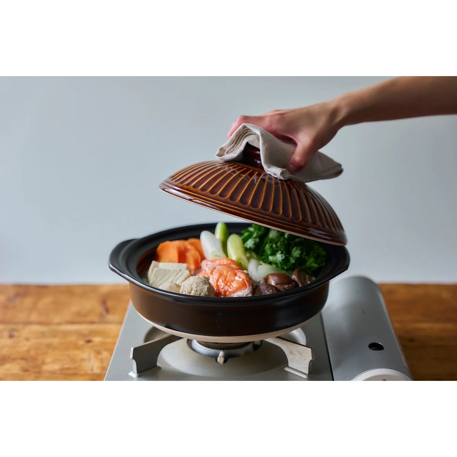 Ginpo Kikka Donabe Japanese Clay Pot 25cm 1.9L Brown Ame Size 8 - Image 2