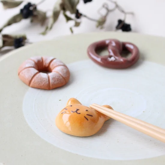 Ihoshiro Cat-Shaped Bun Chopstick Rest - Image 2