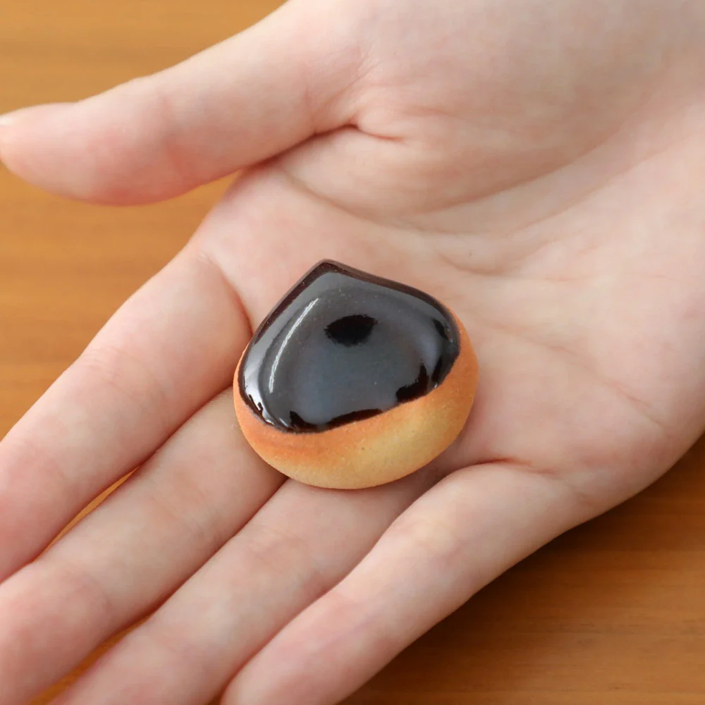 Ihoshiro Chestnut Bun Chopstick Rest - Image 2