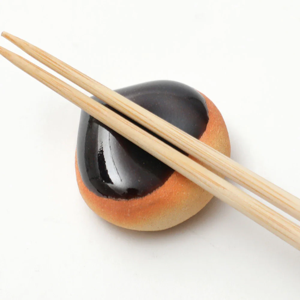 Ihoshiro Chestnut Bun Chopstick Rest - Image 3
