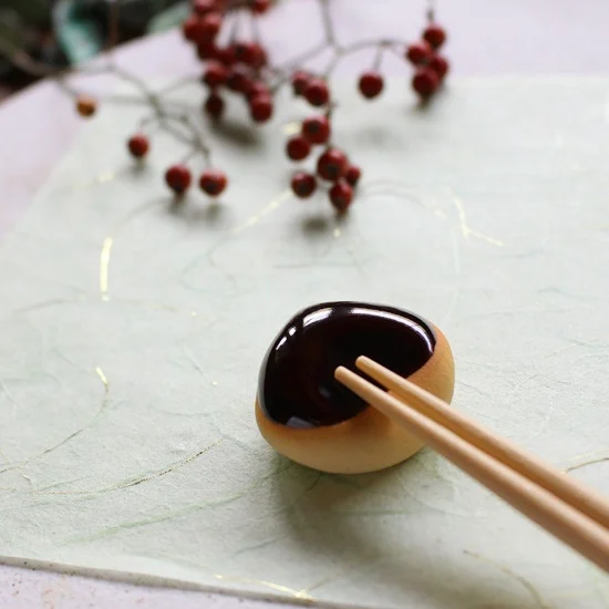 Ihoshiro Chestnut Bun Chopstick Rest - Image 7