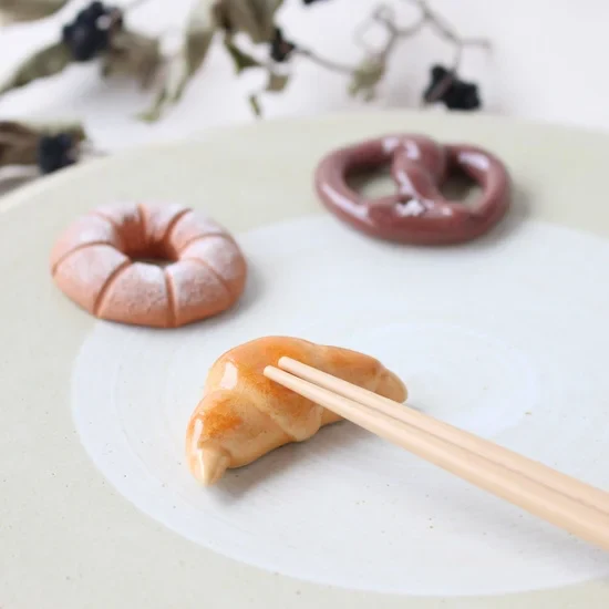 Ihoshiro Croissant Chopstick Rest - Image 3