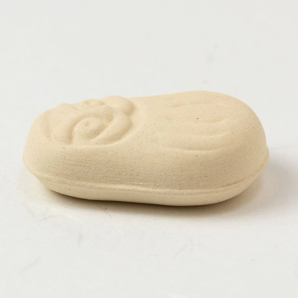 Ihoshiro Daruma Monaka Chopstick Rest - Image 3