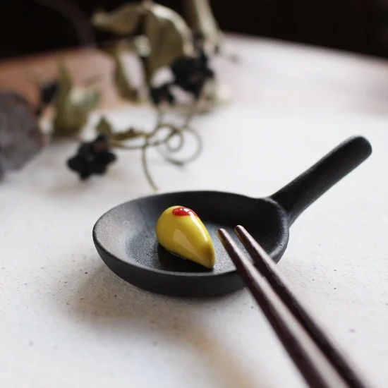 Ihoshiro Frypan Omelette Chopstick Rest - Image 5