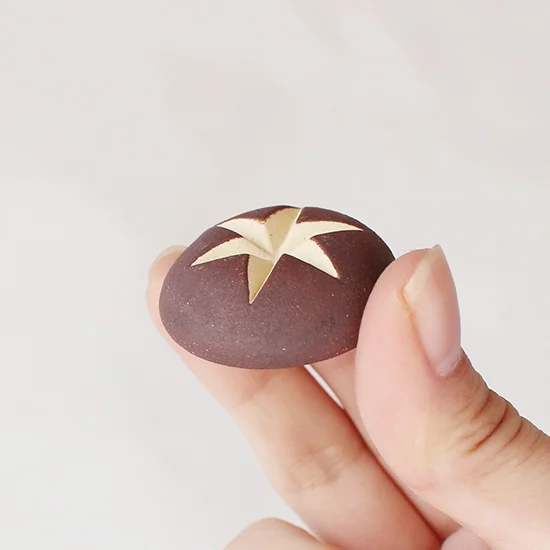 Ihoshiro Shiitake Chopstick Rest - Image 4