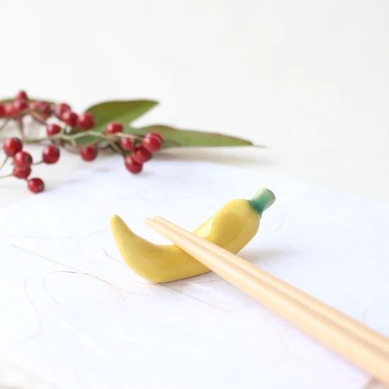 Ihoshiro Yellow Pepper Chopstick Rest - Image 2