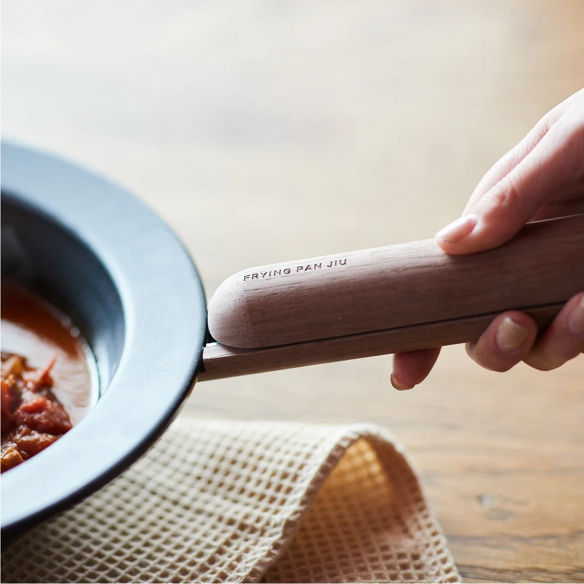 JIU Frying Pan Walnut Handle - Image 2