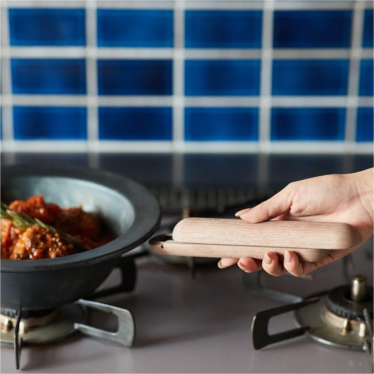 JIU Frying Pan Walnut Handle - Image 4