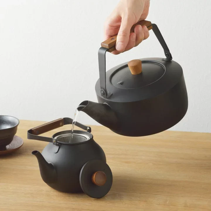 Miyaco Stainless Steel Black Kettle 1.5L - Image 2