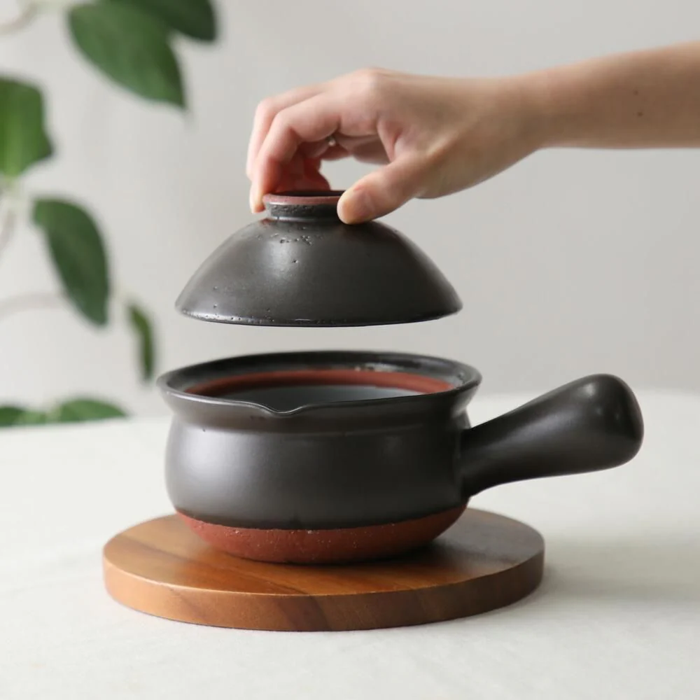 Nichijosahanki Matte Black Donabe Yukihira Pot with Rice Bowl Lid - Image 3