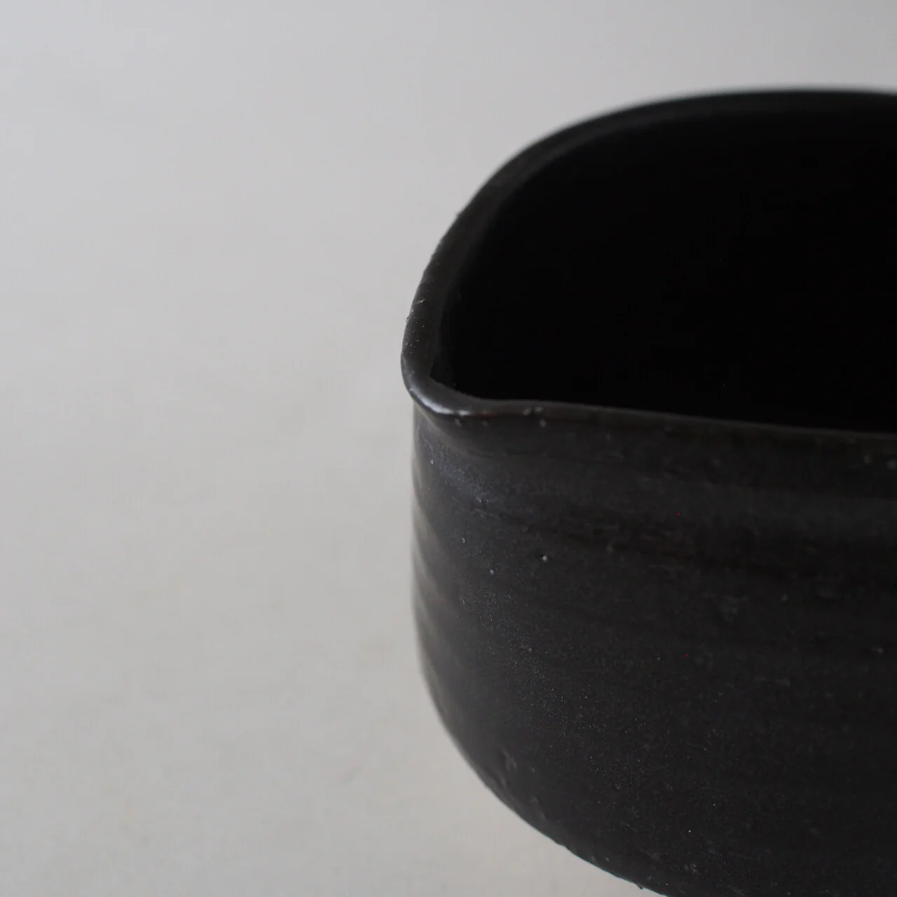 Pure Black Matcha Bowl with Spout - Image 2