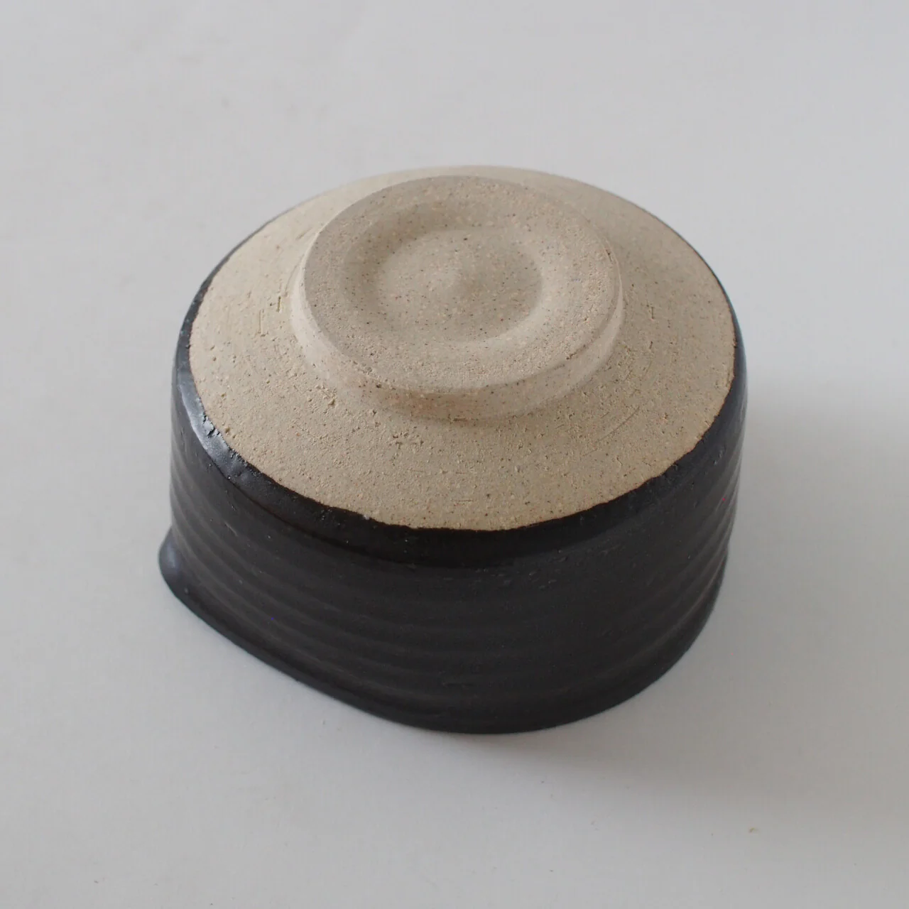 Pure Black Matcha Bowl with Spout - Image 4