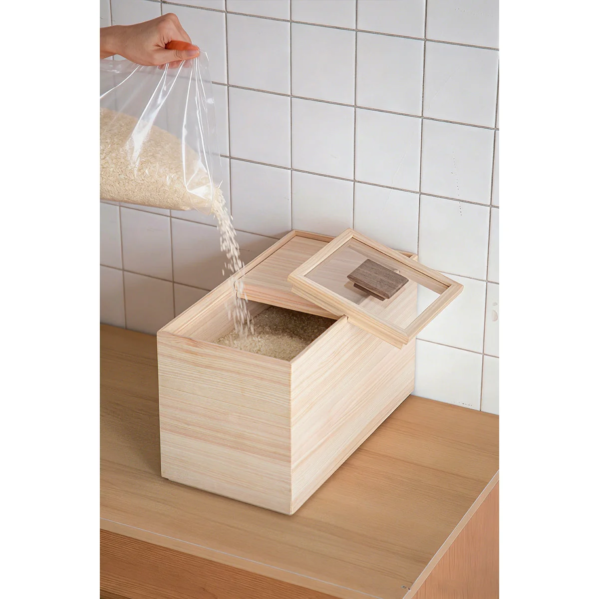 Shimoyama Hinoki Rice Storage Container 10kg - Image 3