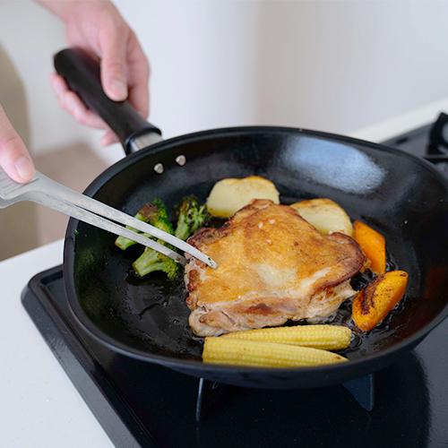 Sori Yanagi Double Fibre Nitrided Iron Frying Pan with Lid 25cm - Image 3